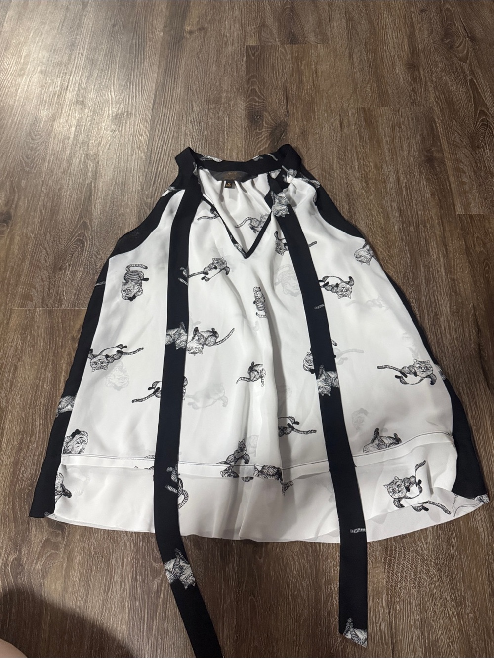 Woman’s Alice in Wonderland blouse